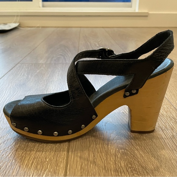 Ugg strappy studded heels - Picture 2 of 8